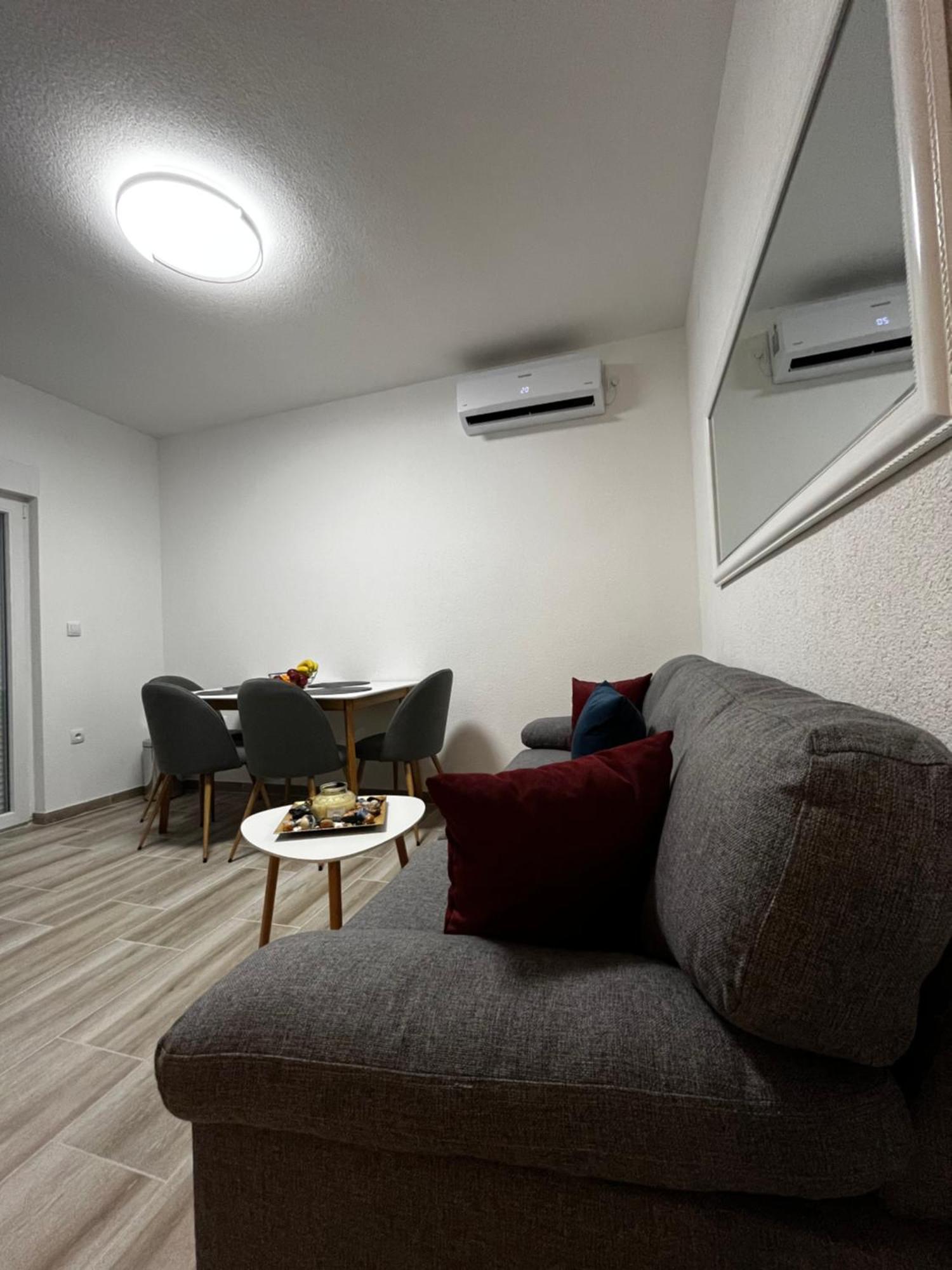 Twin Apartments Ivanica Esterno foto